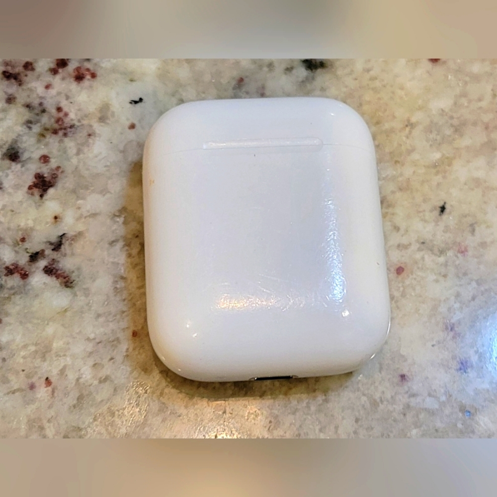 Apple AirPods- 2nd Generation/Charging Case Replacement